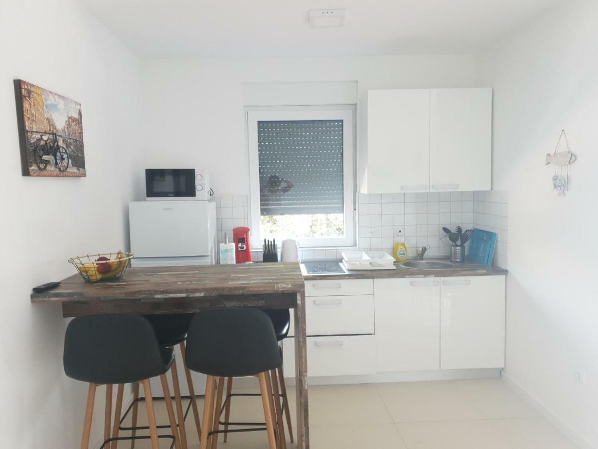 Black&White 2 Apartment Krk Island ภายนอก รูปภาพ